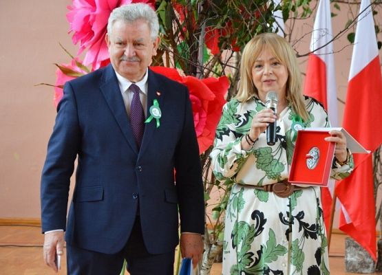 Grafika 90: Dzień Patrona Szkoły oraz Stulecie Lasów Państwowych