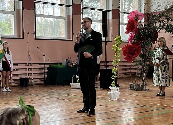 Grafika 144: Dzień Patrona Szkoły oraz Stulecie Lasów Państwowych