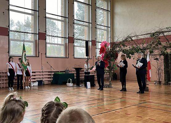 Grafika 147: Dzień Patrona Szkoły oraz Stulecie Lasów Państwowych