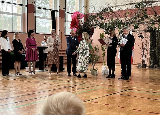 Grafika 154: Dzień Patrona Szkoły oraz Stulecie Lasów Państwowych