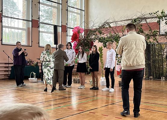 Grafika 156: Dzień Patrona Szkoły oraz Stulecie Lasów Państwowych