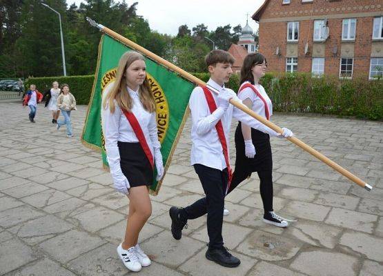 Grafika 91: Dzień Patrona Szkoły oraz Stulecie Lasów Państwowych