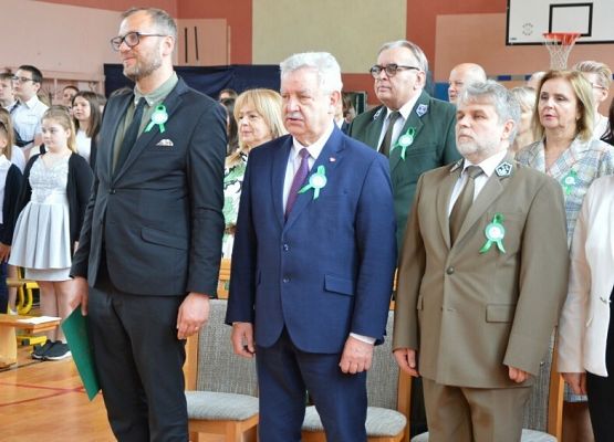 Grafika 101: Dzień Patrona Szkoły oraz Stulecie Lasów Państwowych