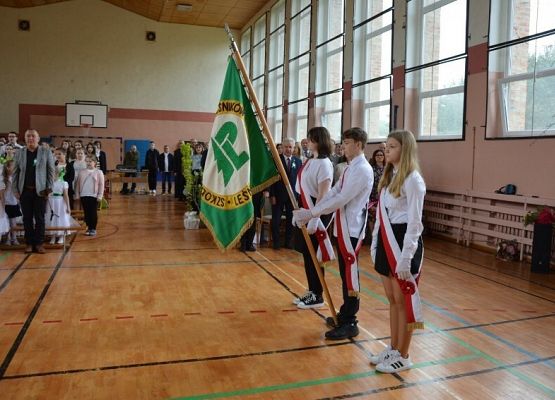 Grafika 103: Dzień Patrona Szkoły oraz Stulecie Lasów Państwowych