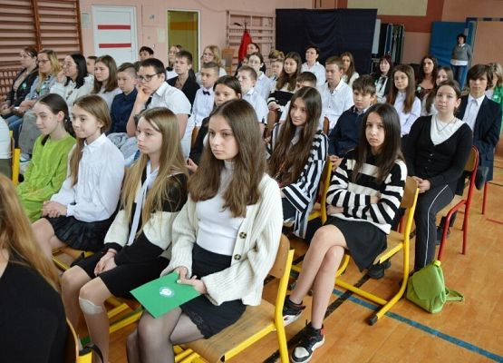 Grafika 130: Dzień Patrona Szkoły oraz Stulecie Lasów Państwowych