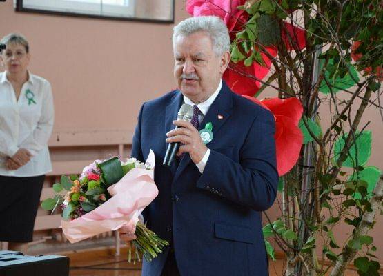 Grafika 80: Dzień Patrona Szkoły oraz Stulecie Lasów Państwowych