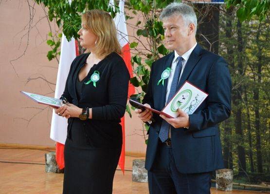 Grafika 81: Dzień Patrona Szkoły oraz Stulecie Lasów Państwowych