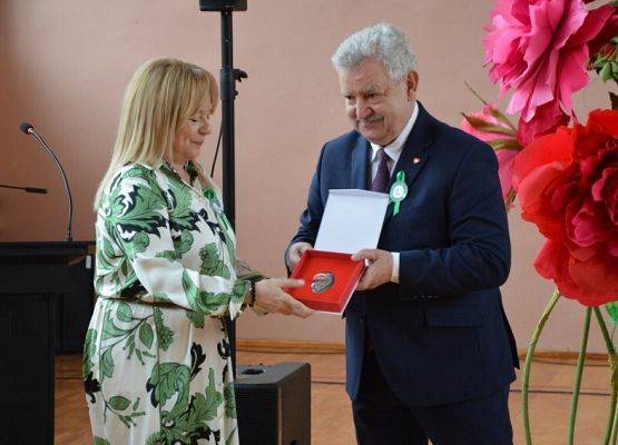 Grafika 107: Dzień Patrona Szkoły oraz Stulecie Lasów Państwowych