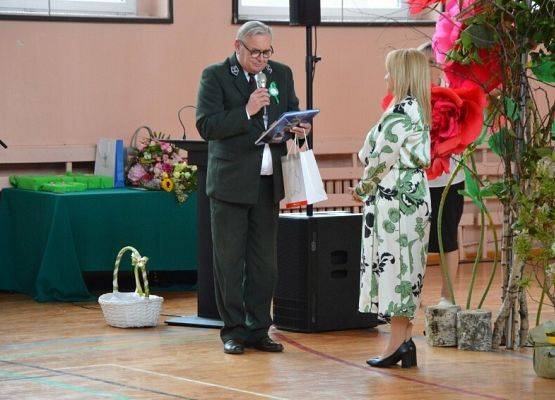 Grafika 89: Dzień Patrona Szkoły oraz Stulecie Lasów Państwowych