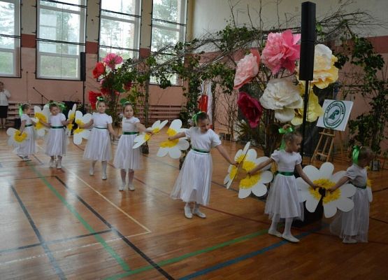 Grafika 44: Dzień Patrona Szkoły oraz Stulecie Lasów Państwowych