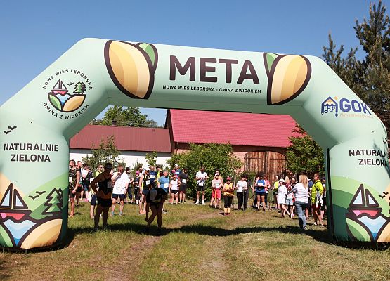 Grafika 8: "Rodzinny Bieg Leśnika" na 8 kilometrów przy Szkole Podstawowej w Leśnicach