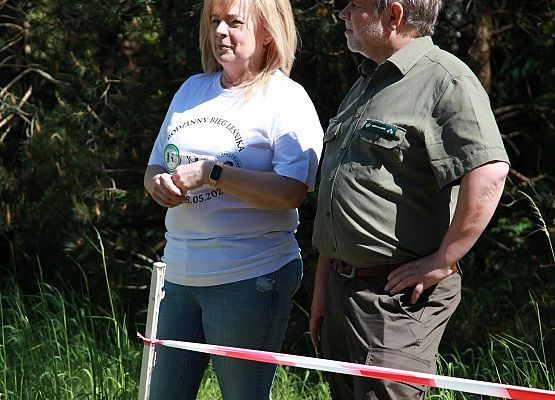 Grafika 9: "Rodzinny Bieg Leśnika" na 8 kilometrów przy Szkole Podstawowej w Leśnicach