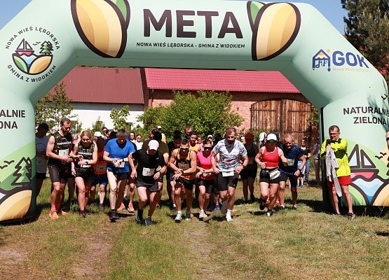 Grafika 12: "Rodzinny Bieg Leśnika" na 8 kilometrów przy Szkole Podstawowej w Leśnicach