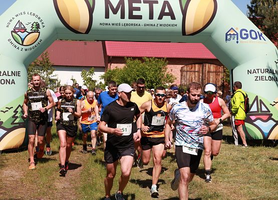 Grafika 17: "Rodzinny Bieg Leśnika" na 8 kilometrów przy Szkole Podstawowej w Leśnicach