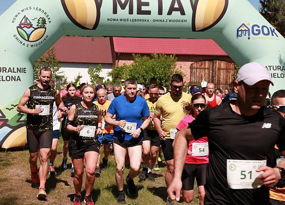 Grafika 20: "Rodzinny Bieg Leśnika" na 8 kilometrów przy Szkole Podstawowej w Leśnicach