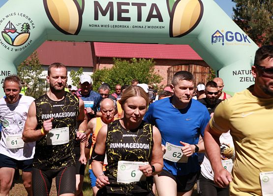 Grafika 23: "Rodzinny Bieg Leśnika" na 8 kilometrów przy Szkole Podstawowej w Leśnicach