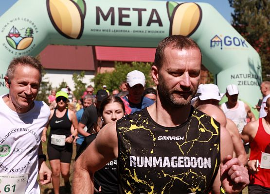 Grafika 25: "Rodzinny Bieg Leśnika" na 8 kilometrów przy Szkole Podstawowej w Leśnicach