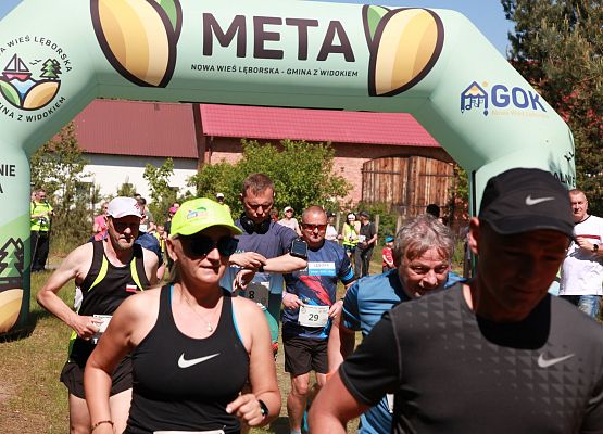Grafika 28: "Rodzinny Bieg Leśnika" na 8 kilometrów przy Szkole Podstawowej w Leśnicach