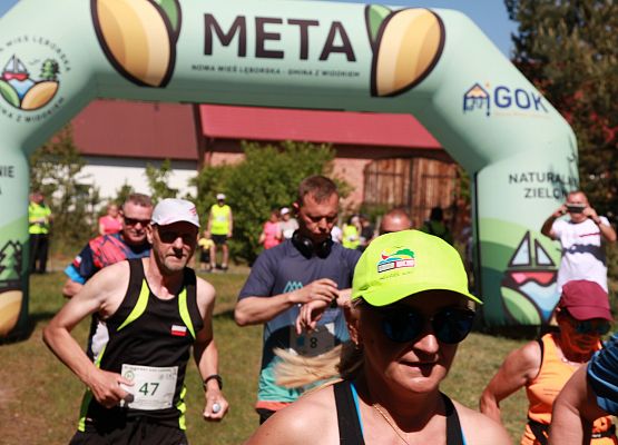 Grafika 29: "Rodzinny Bieg Leśnika" na 8 kilometrów przy Szkole Podstawowej w Leśnicach