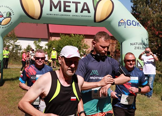 Grafika 30: "Rodzinny Bieg Leśnika" na 8 kilometrów przy Szkole Podstawowej w Leśnicach