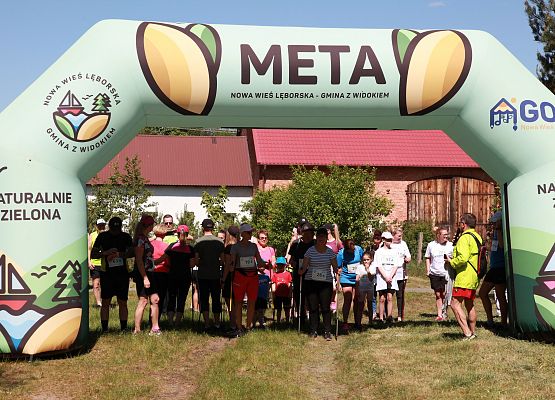 Grafika 33: "Rodzinny Bieg Leśnika" na 8 kilometrów przy Szkole Podstawowej w Leśnicach