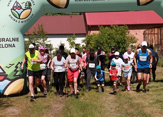 Grafika 34: "Rodzinny Bieg Leśnika" na 8 kilometrów przy Szkole Podstawowej w Leśnicach