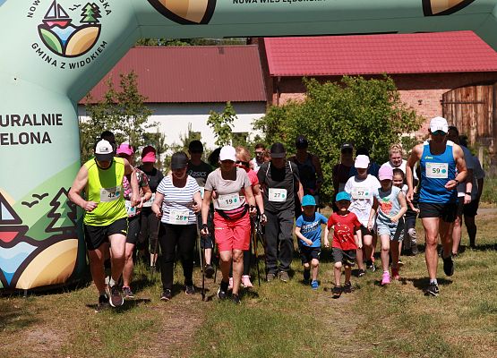 Grafika 35: "Rodzinny Bieg Leśnika" na 8 kilometrów przy Szkole Podstawowej w Leśnicach
