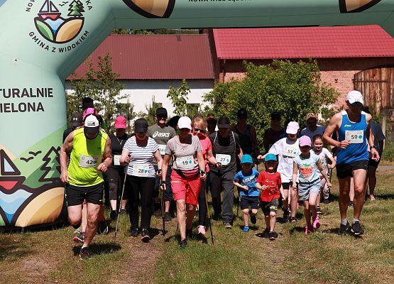 Grafika 36: "Rodzinny Bieg Leśnika" na 8 kilometrów przy Szkole Podstawowej w Leśnicach