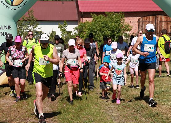 Grafika 38: "Rodzinny Bieg Leśnika" na 8 kilometrów przy Szkole Podstawowej w Leśnicach