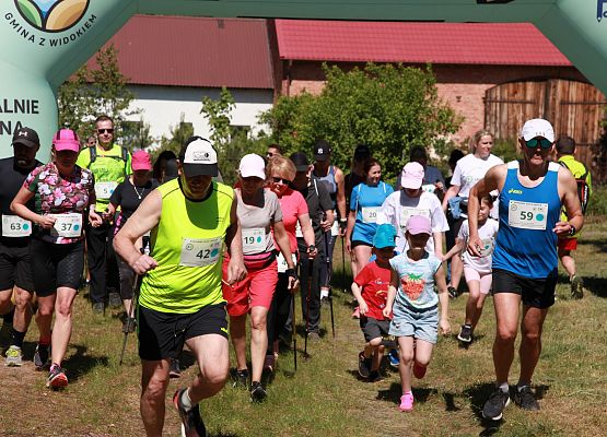 Grafika 39: "Rodzinny Bieg Leśnika" na 8 kilometrów przy Szkole Podstawowej w Leśnicach