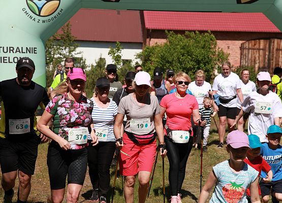 Grafika 41: "Rodzinny Bieg Leśnika" na 8 kilometrów przy Szkole Podstawowej w Leśnicach