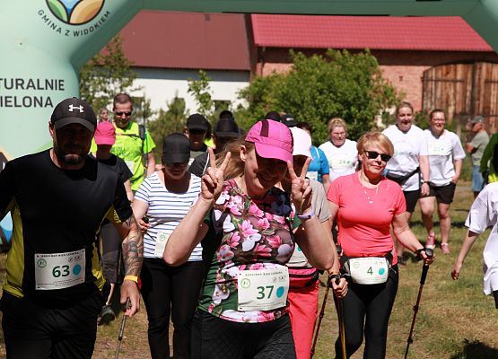 Grafika 42: "Rodzinny Bieg Leśnika" na 8 kilometrów przy Szkole Podstawowej w Leśnicach