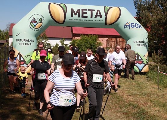 Grafika 45: "Rodzinny Bieg Leśnika" na 8 kilometrów przy Szkole Podstawowej w Leśnicach