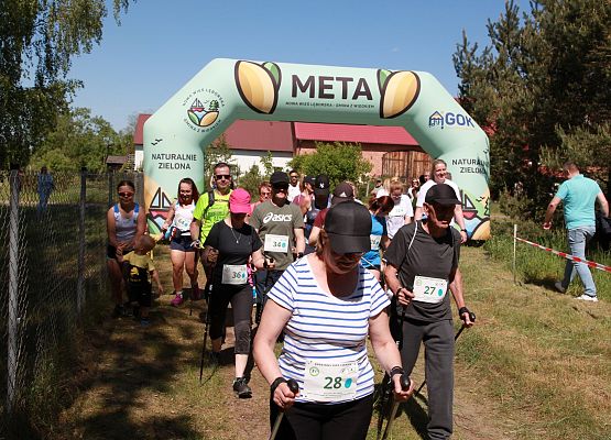 Grafika 46: "Rodzinny Bieg Leśnika" na 8 kilometrów przy Szkole Podstawowej w Leśnicach