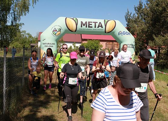 Grafika 47: "Rodzinny Bieg Leśnika" na 8 kilometrów przy Szkole Podstawowej w Leśnicach