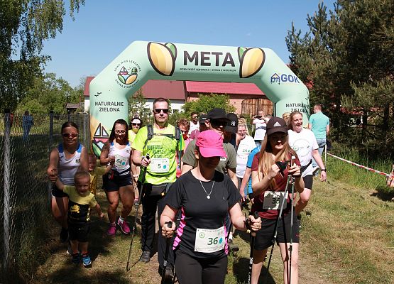 Grafika 50: "Rodzinny Bieg Leśnika" na 8 kilometrów przy Szkole Podstawowej w Leśnicach