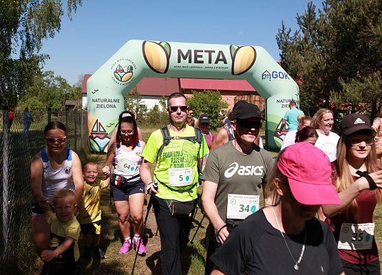 Grafika 51: "Rodzinny Bieg Leśnika" na 8 kilometrów przy Szkole Podstawowej w Leśnicach