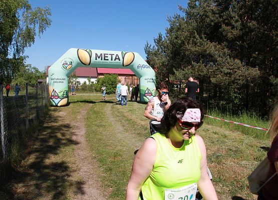 Grafika 56: "Rodzinny Bieg Leśnika" na 8 kilometrów przy Szkole Podstawowej w Leśnicach