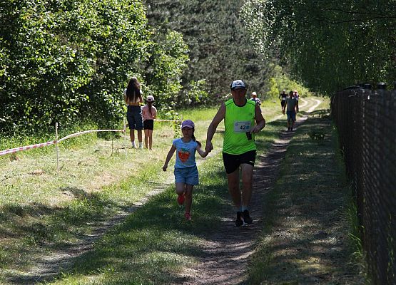 Grafika 68: "Rodzinny Bieg Leśnika" na 8 kilometrów przy Szkole Podstawowej w Leśnicach