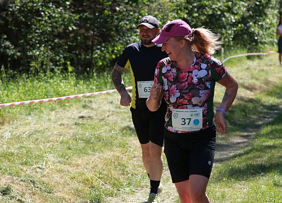 Grafika 78: "Rodzinny Bieg Leśnika" na 8 kilometrów przy Szkole Podstawowej w Leśnicach