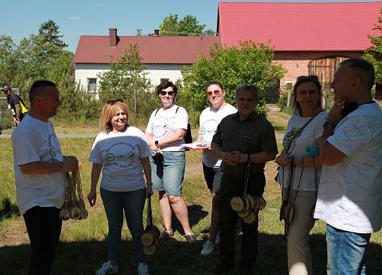 Grafika 83: "Rodzinny Bieg Leśnika" na 8 kilometrów przy Szkole Podstawowej w Leśnicach