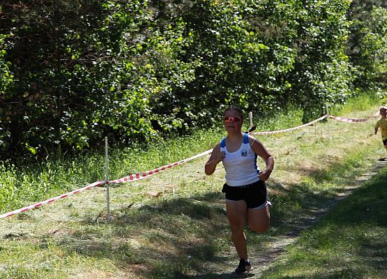Grafika 88: "Rodzinny Bieg Leśnika" na 8 kilometrów przy Szkole Podstawowej w Leśnicach