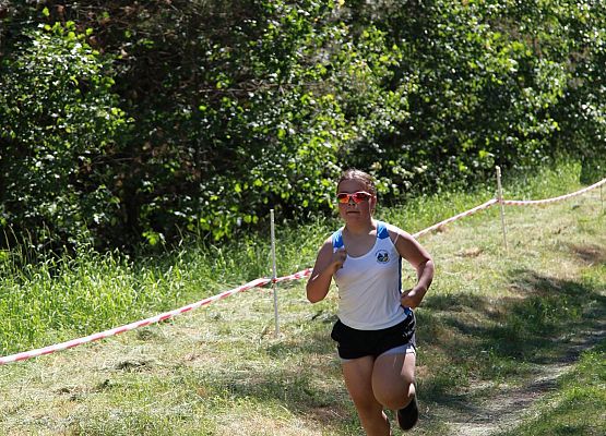 Grafika 89: "Rodzinny Bieg Leśnika" na 8 kilometrów przy Szkole Podstawowej w Leśnicach