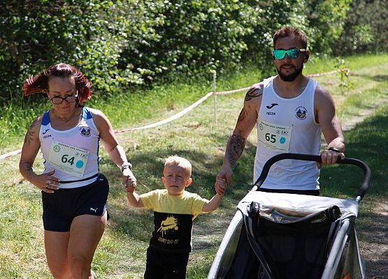 Grafika 96: "Rodzinny Bieg Leśnika" na 8 kilometrów przy Szkole Podstawowej w Leśnicach