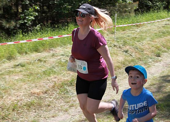 Grafika 103: "Rodzinny Bieg Leśnika" na 8 kilometrów przy Szkole Podstawowej w Leśnicach