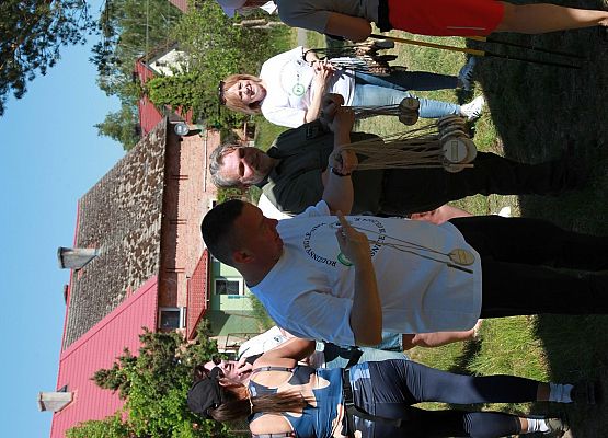 Grafika 113: "Rodzinny Bieg Leśnika" na 8 kilometrów przy Szkole Podstawowej w Leśnicach