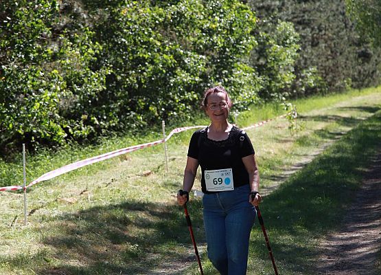 Grafika 116: "Rodzinny Bieg Leśnika" na 8 kilometrów przy Szkole Podstawowej w Leśnicach
