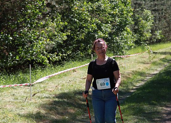 Grafika 118: "Rodzinny Bieg Leśnika" na 8 kilometrów przy Szkole Podstawowej w Leśnicach