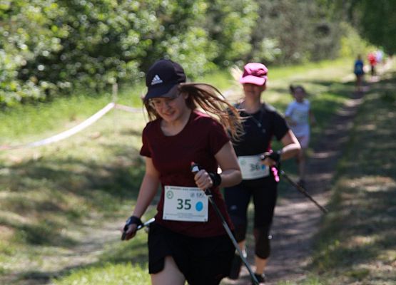 Grafika 125: "Rodzinny Bieg Leśnika" na 8 kilometrów przy Szkole Podstawowej w Leśnicach