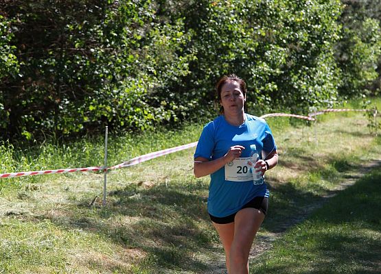 Grafika 134: "Rodzinny Bieg Leśnika" na 8 kilometrów przy Szkole Podstawowej w Leśnicach